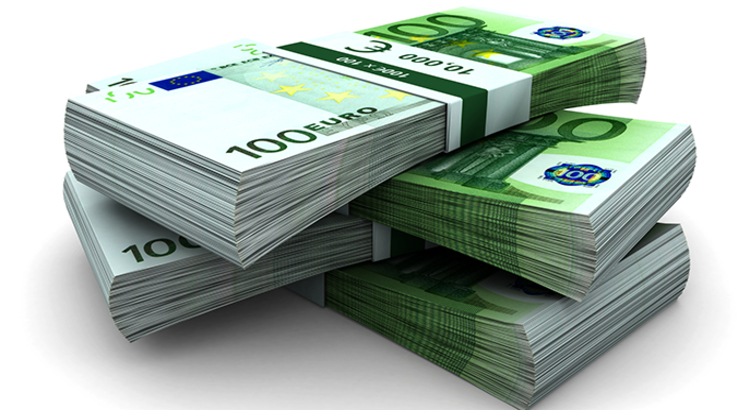 Geld Geldscheine Hunderter Euro Foto iStock tforgo.jpg